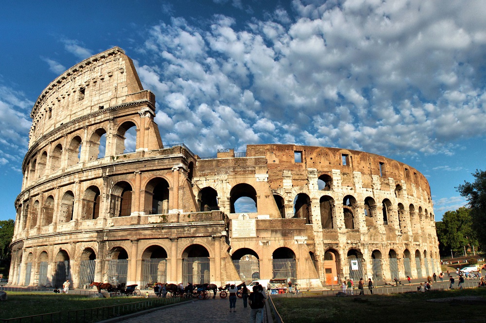 Assoturismo-CST, segni di vita da mare e montagna, ma nelle città d’arte vuota una camera su due