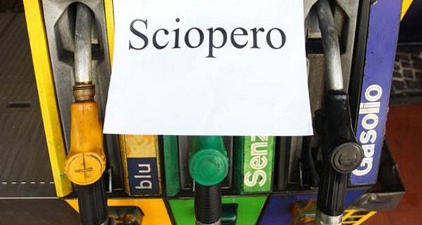 Autostrade: dalle 22 di domani alle 22 di venerdì 16 dicembre impianti chiusi in tutta Italia