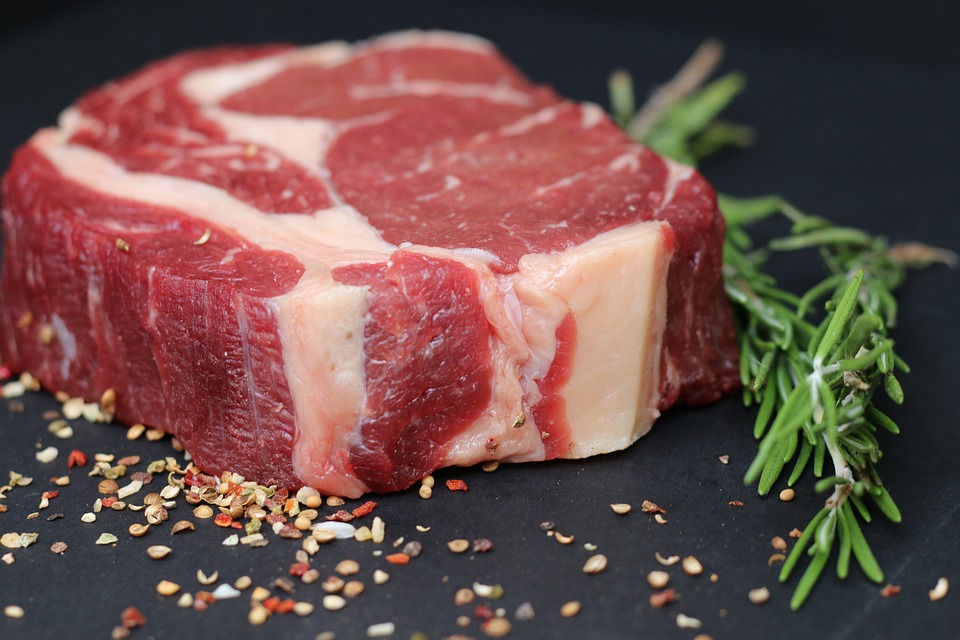 Carne coltivata: Fiesa Confesercenti, bene ddl, priorità è tutela del consumatore